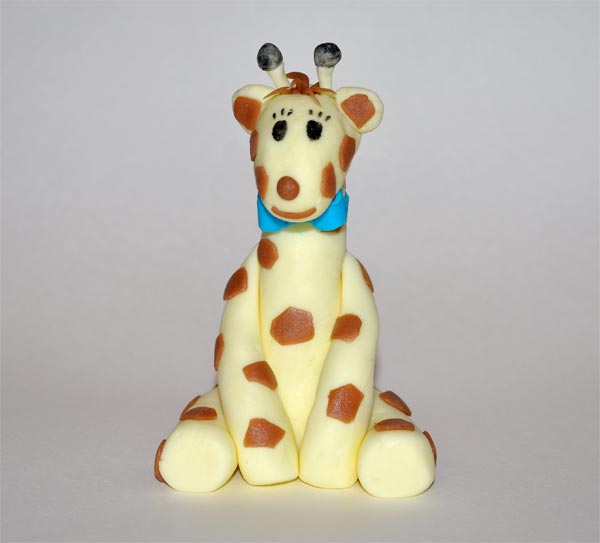 fondant giraffe decoration