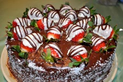 Chocolate-strawberries-cake