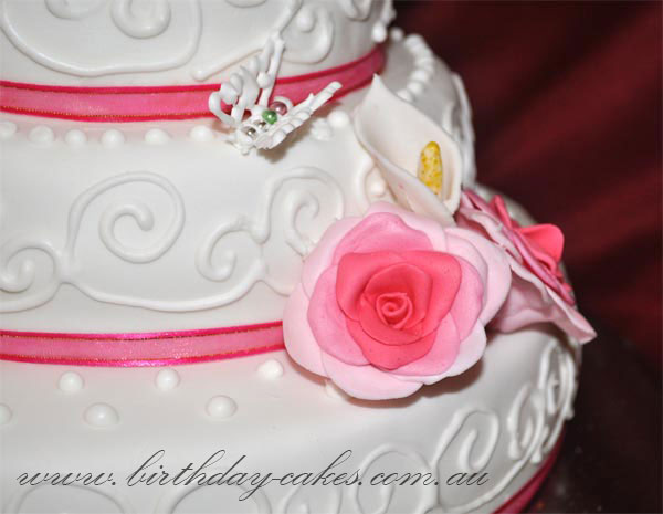 fondant roses wedding cake