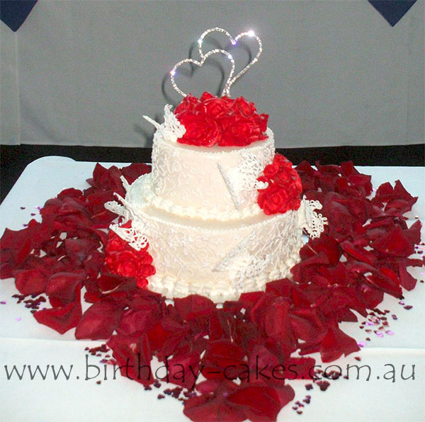red roses wedding cake