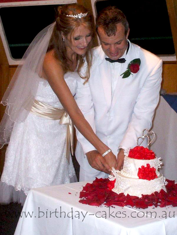 wedding cake cutting